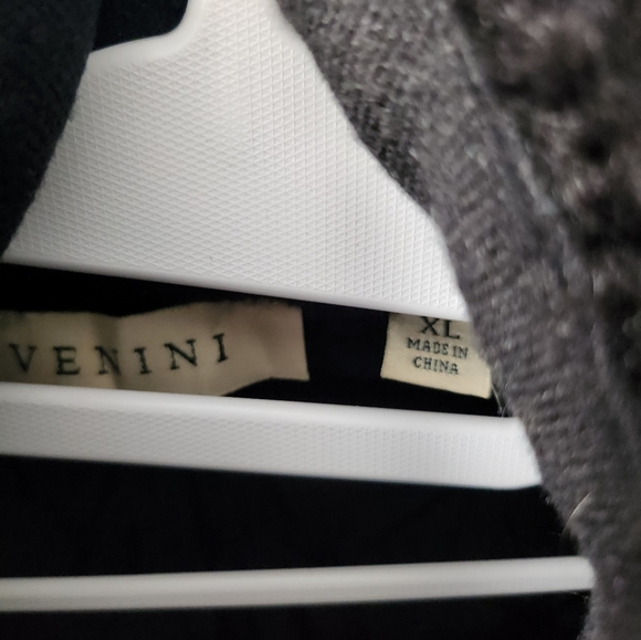 Venini Black Stylish Jacket with Quilted Sleeves and Sherpa Collar And Sleeves - Picture 4 of 4